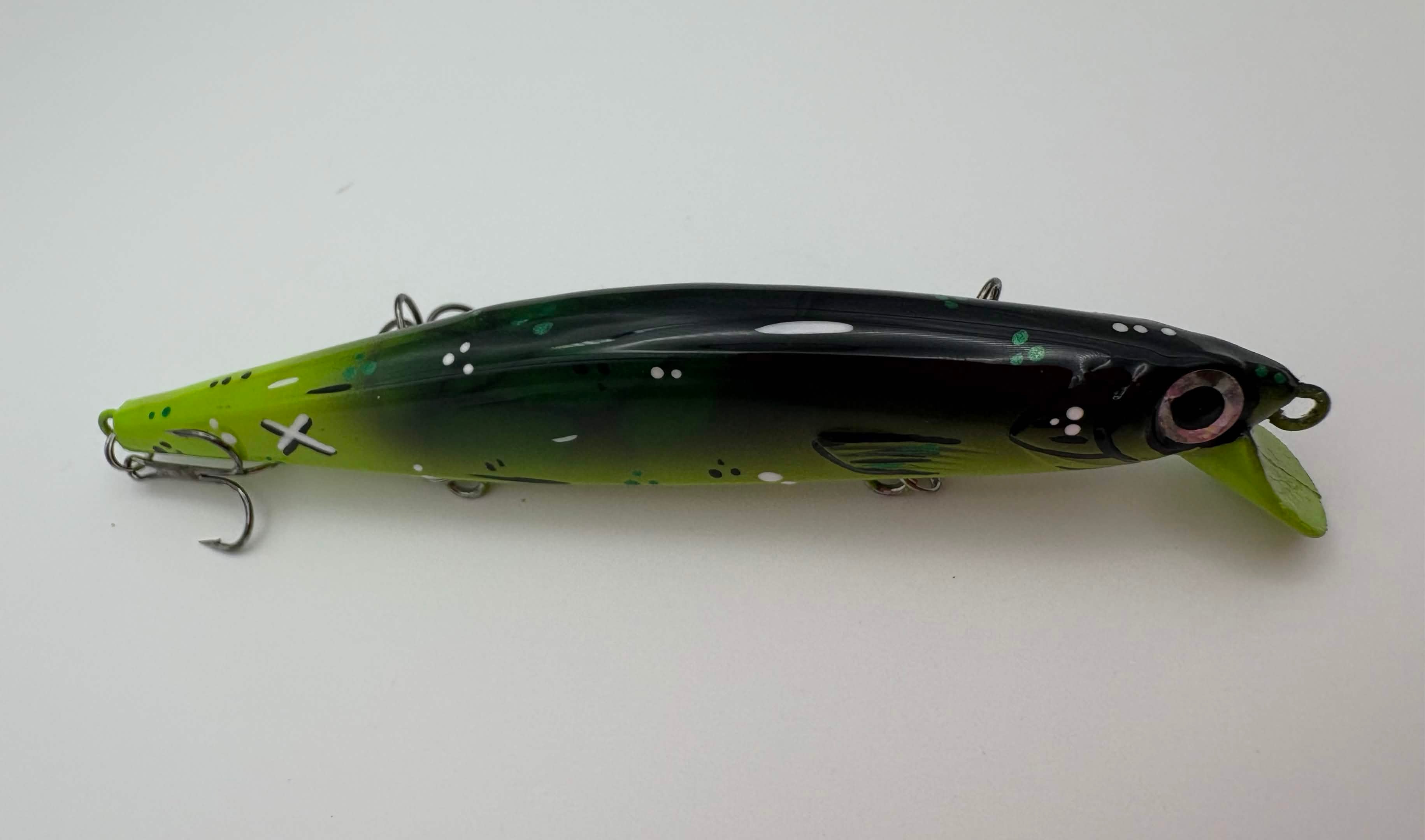 Phazor 110 — Jerkbait 11 cm / 13 g | Black Chartreuse | Peint main & époxy